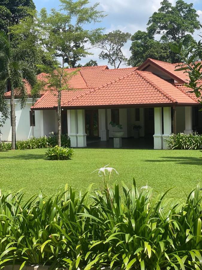 Villa Crystals Malabe Экстерьер фото