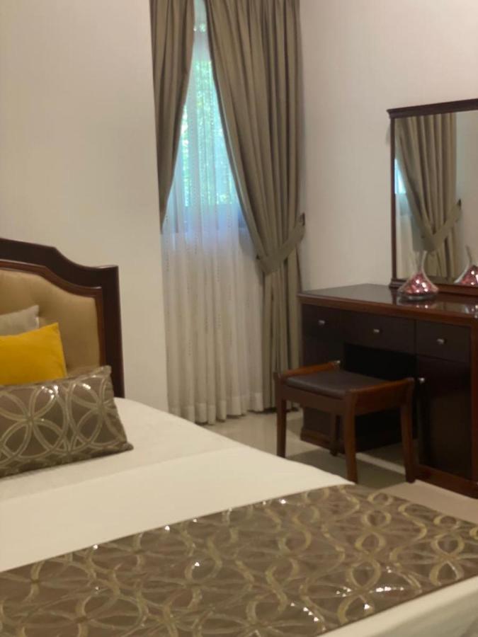 Villa Crystals Malabe Экстерьер фото
